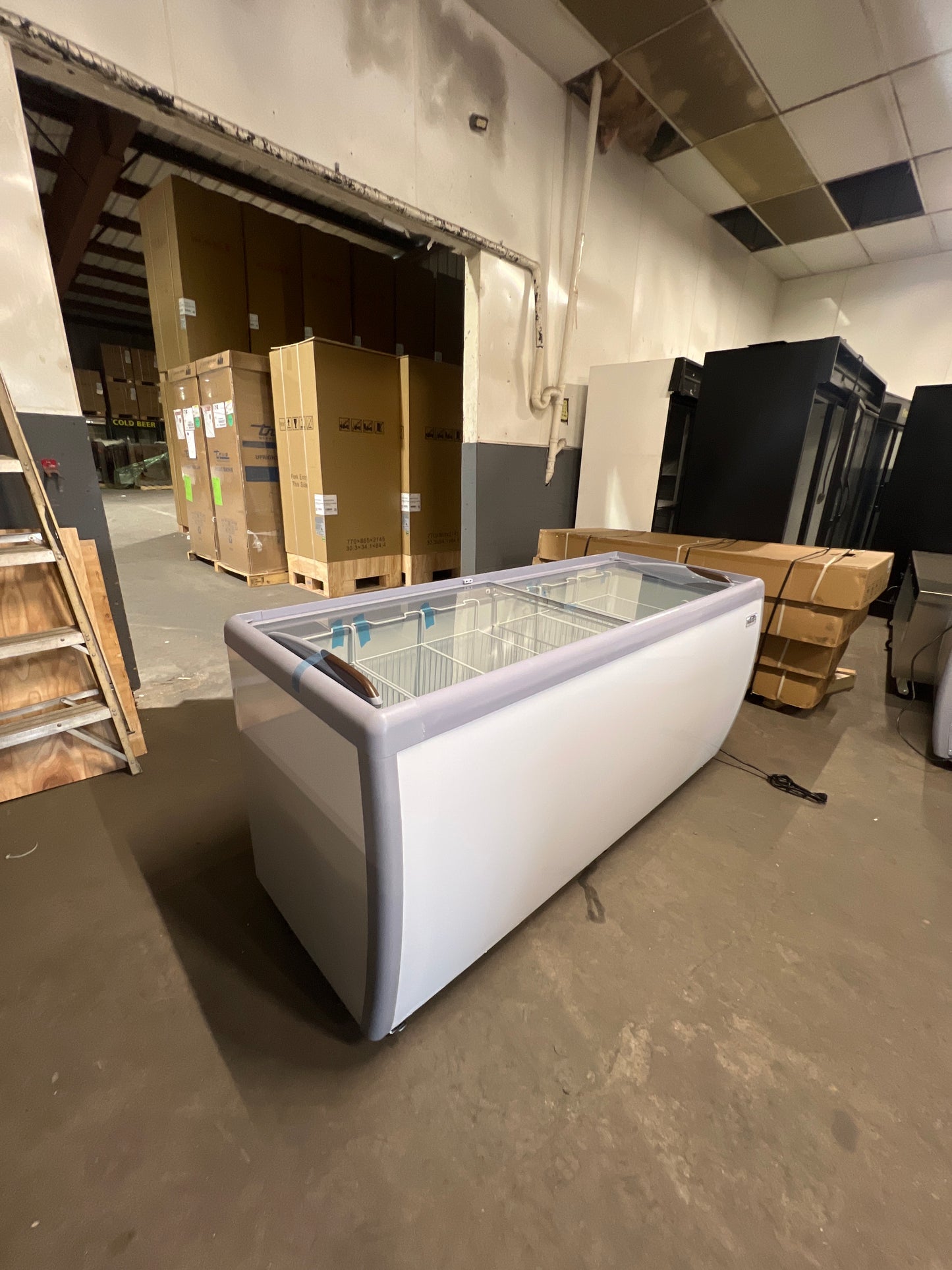 CES 70" Ice Cream Freezer SD-560VT