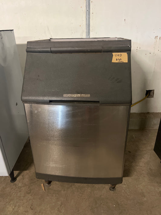 30” Ice Bin 10082