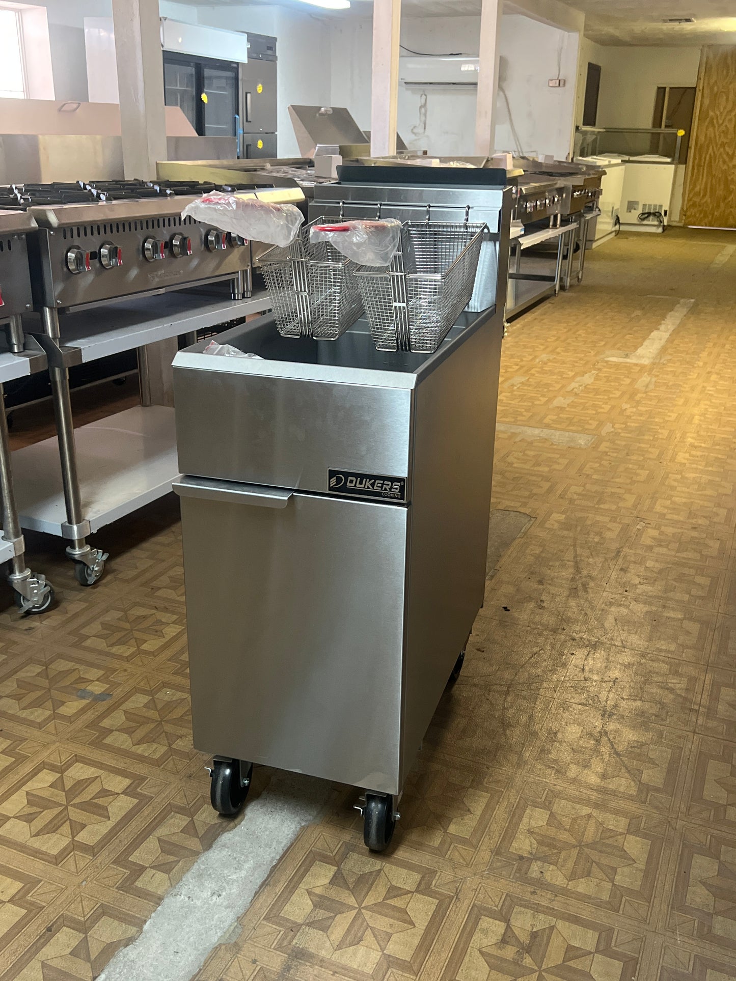 Dukers 50LB Fryer