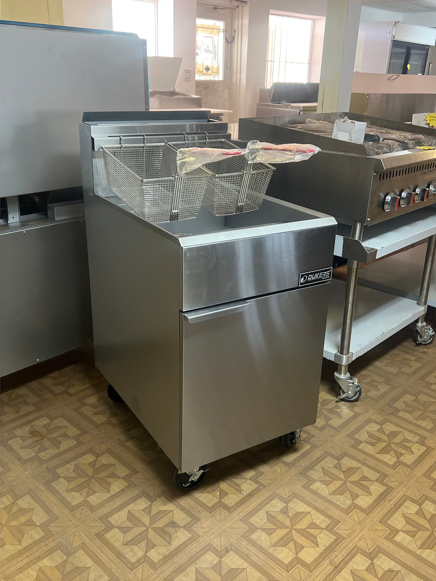 Dukers 70lb Fryer