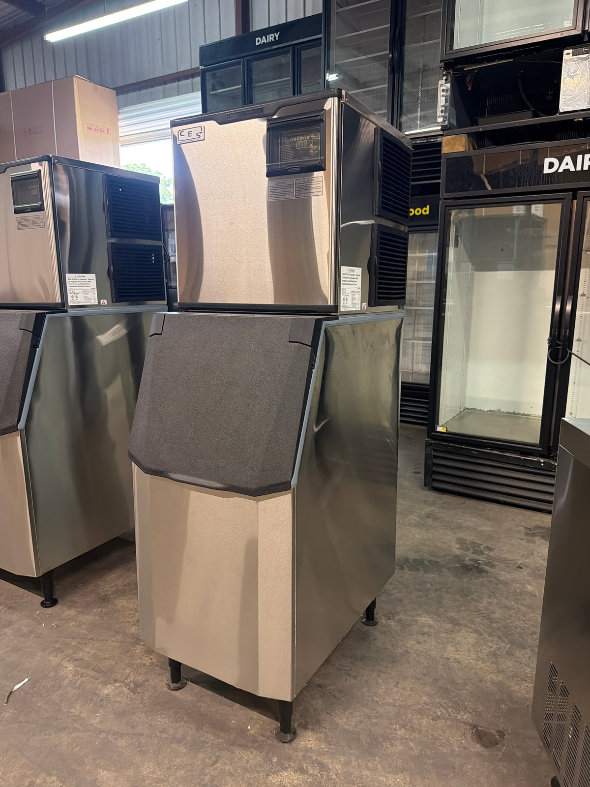 350LB/DAY ICE MACHINE