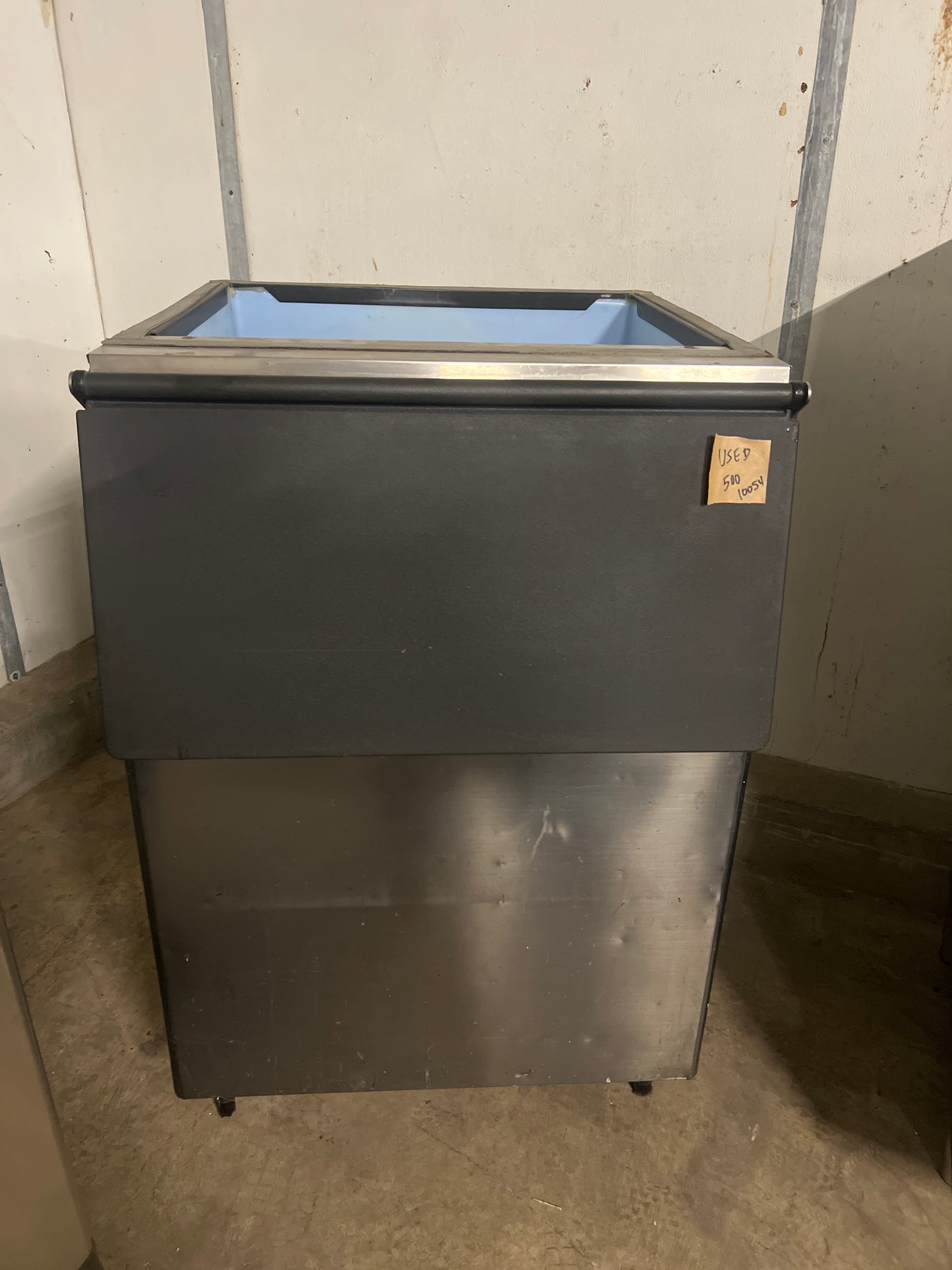 30” Ice Bin 10054
