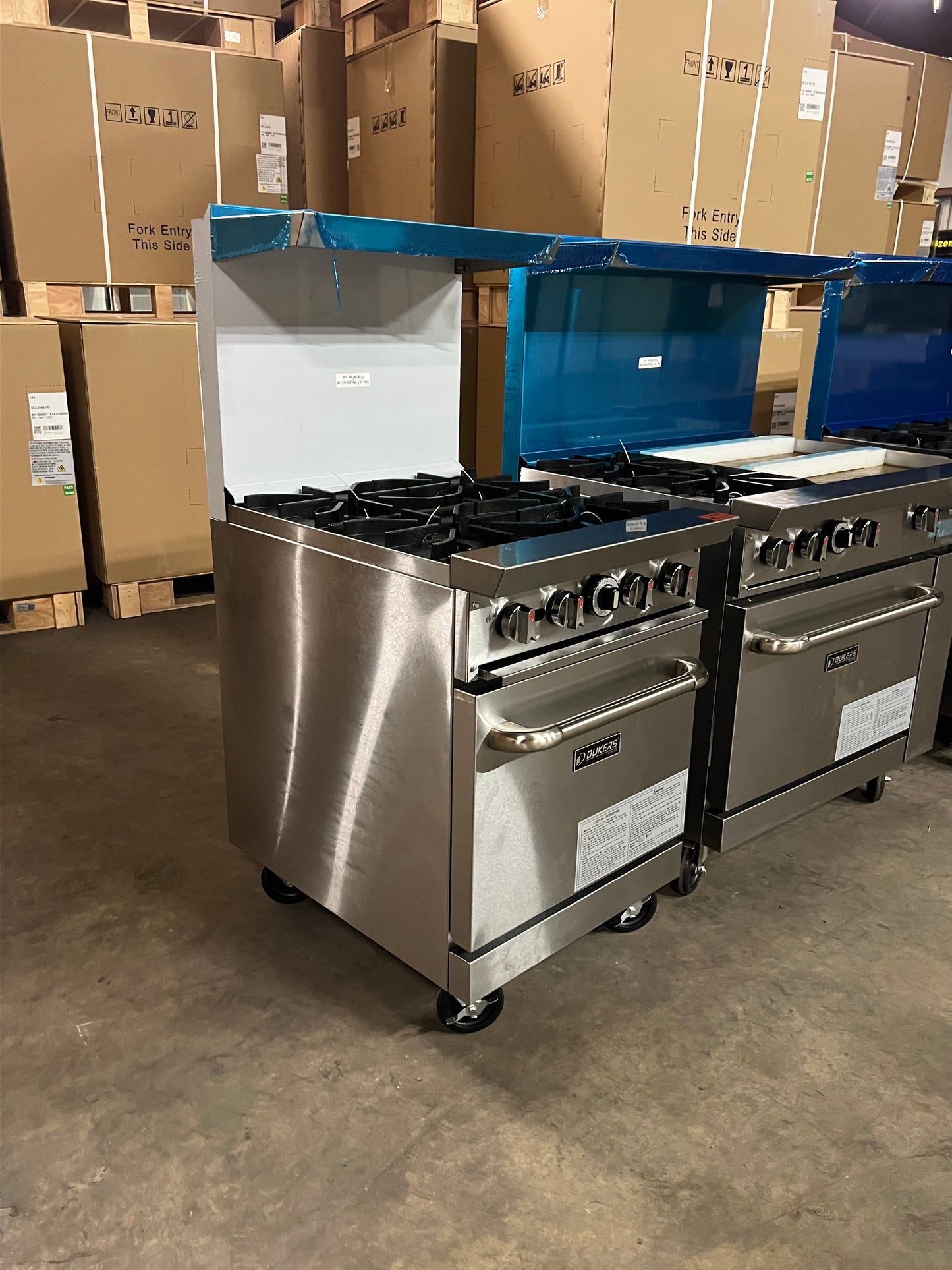 Dukers 24" 4 Burner Stove with Oven