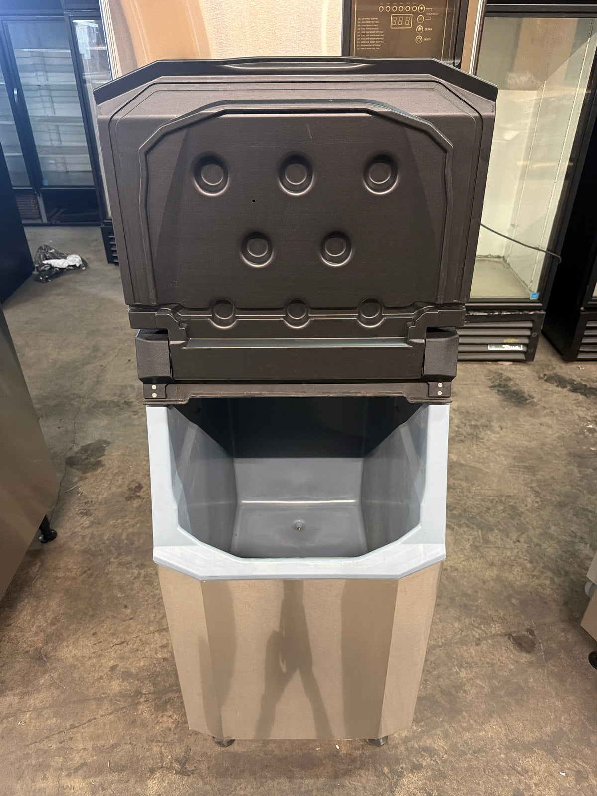 350LB/DAY ICE MACHINE