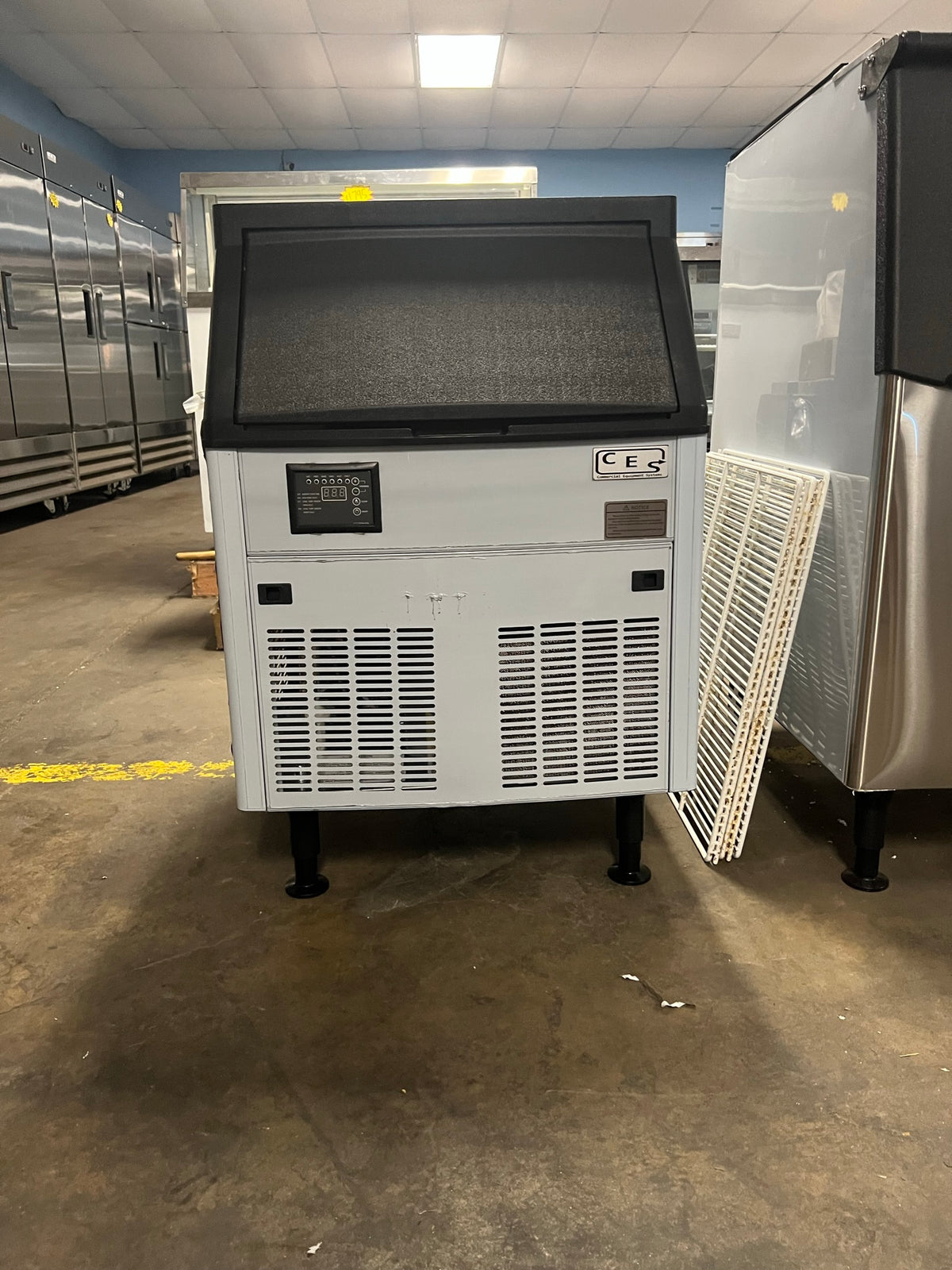 210LB/DAY ICE MACHINE – Equipment On Demand